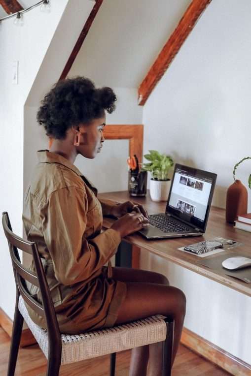 A student browsing about how to register for IELTS